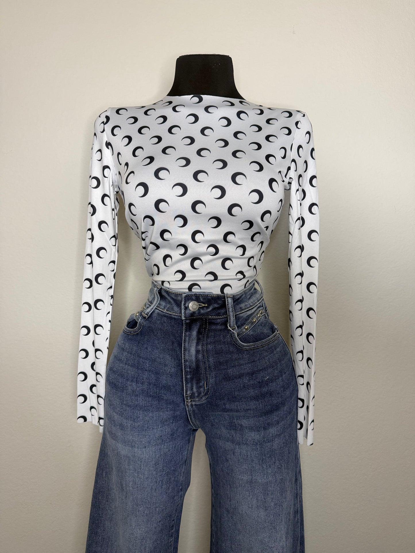 Under The Moon Top- White/Black