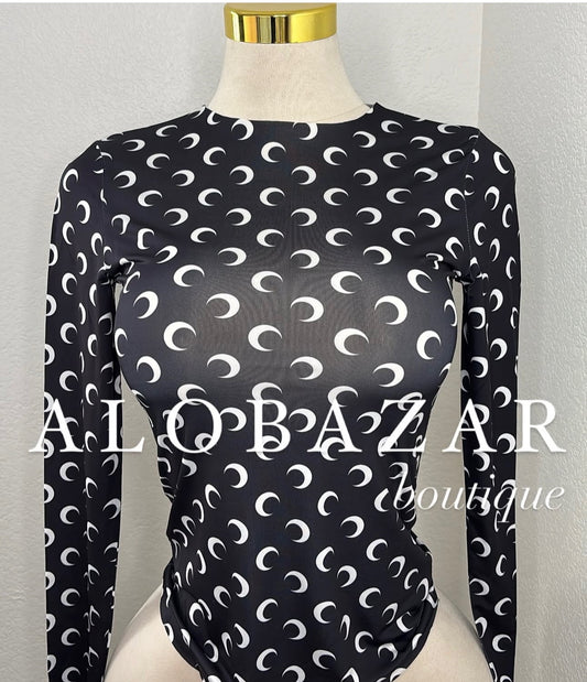 Under the Moon Top- Black/White